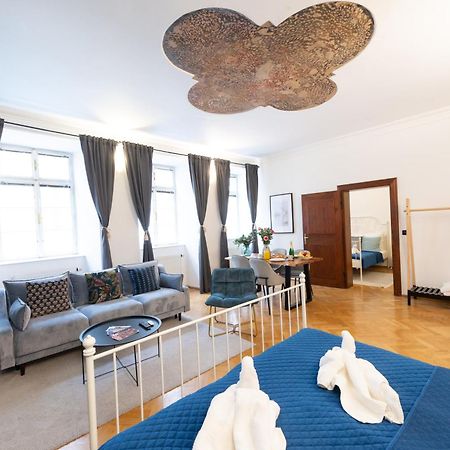 Best Price & Location - Historic Square Residency Прага Екстериор снимка