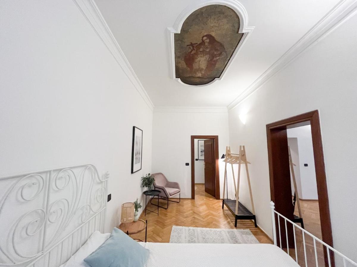 Best Price & Location - Historic Square Residency Прага Екстериор снимка