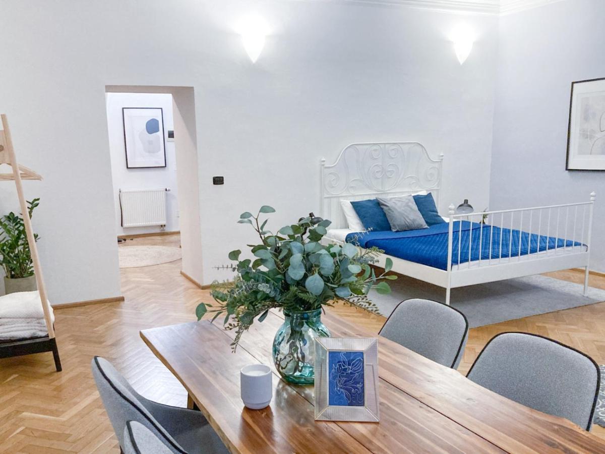 Best Price & Location - Historic Square Residency Прага Екстериор снимка