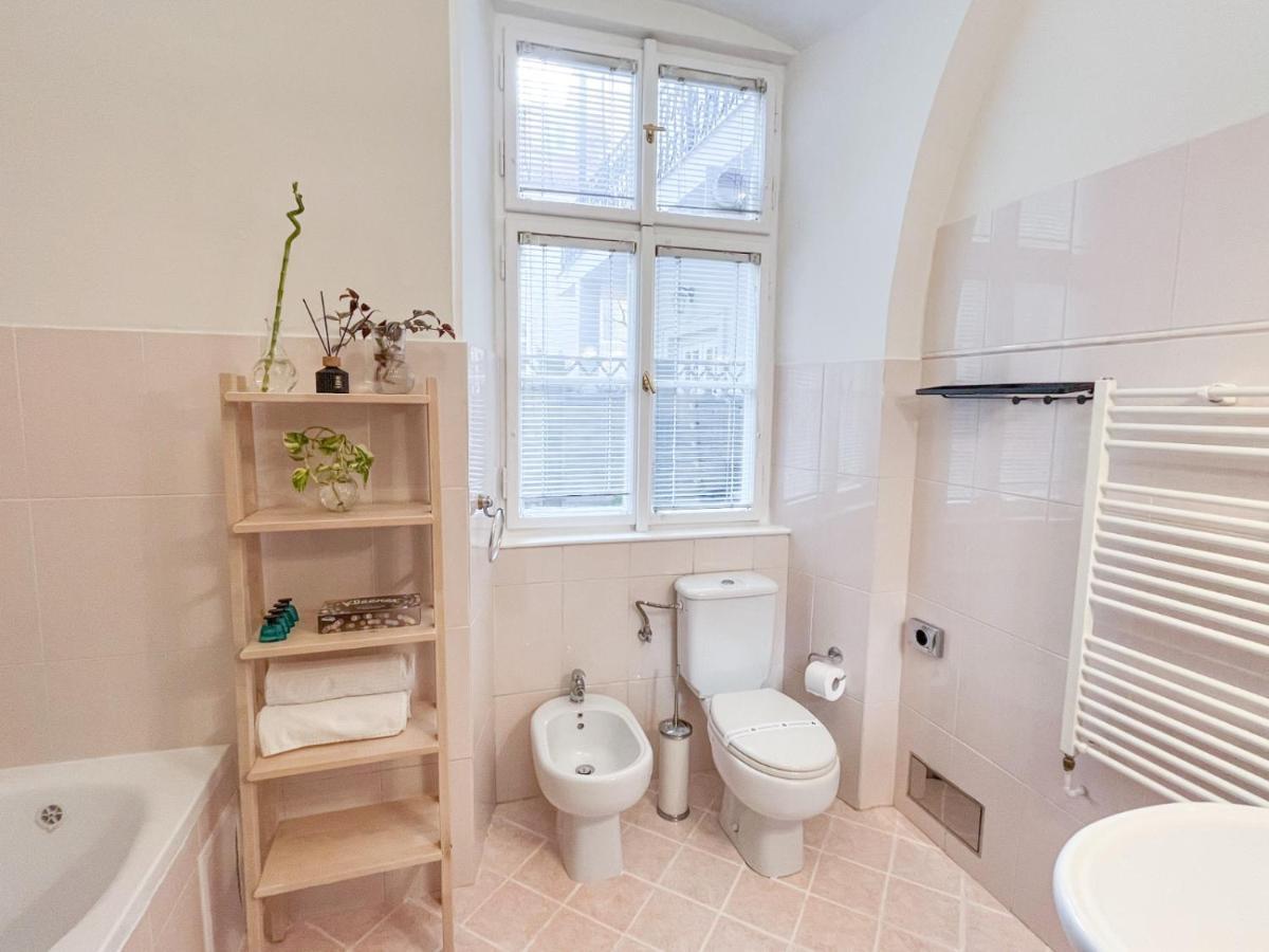 Best Price & Location - Historic Square Residency Прага Екстериор снимка