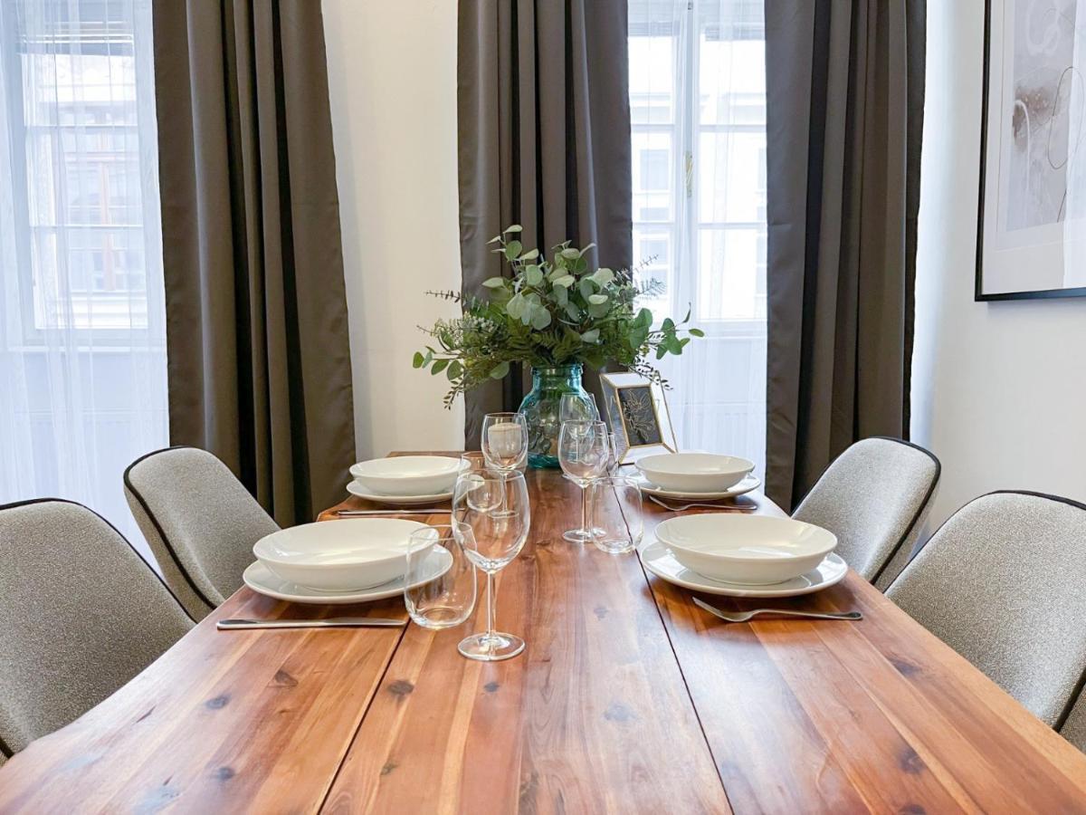 Best Price & Location - Historic Square Residency Прага Екстериор снимка