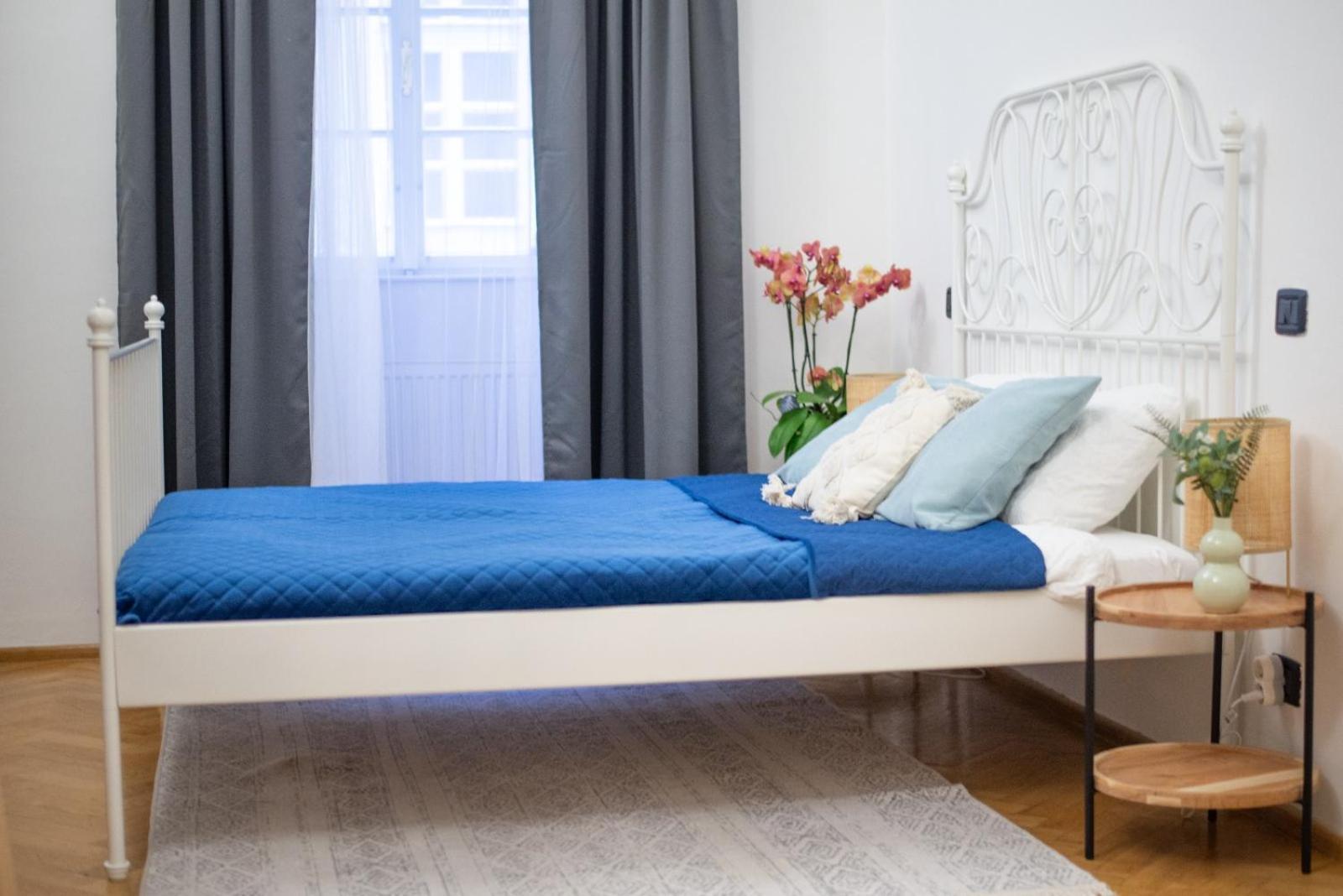 Best Price & Location - Historic Square Residency Прага Екстериор снимка