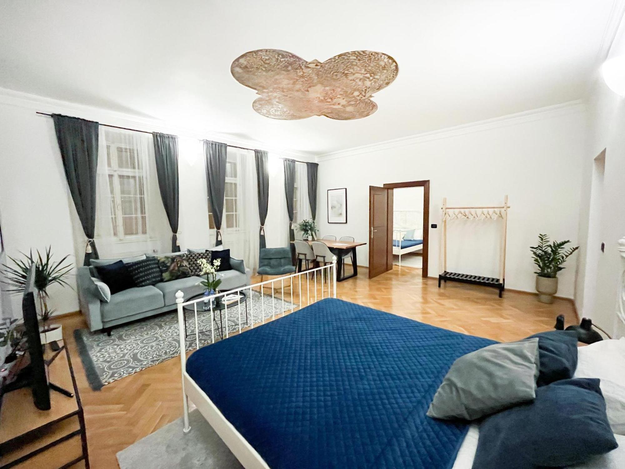 Best Price & Location - Historic Square Residency Прага Екстериор снимка