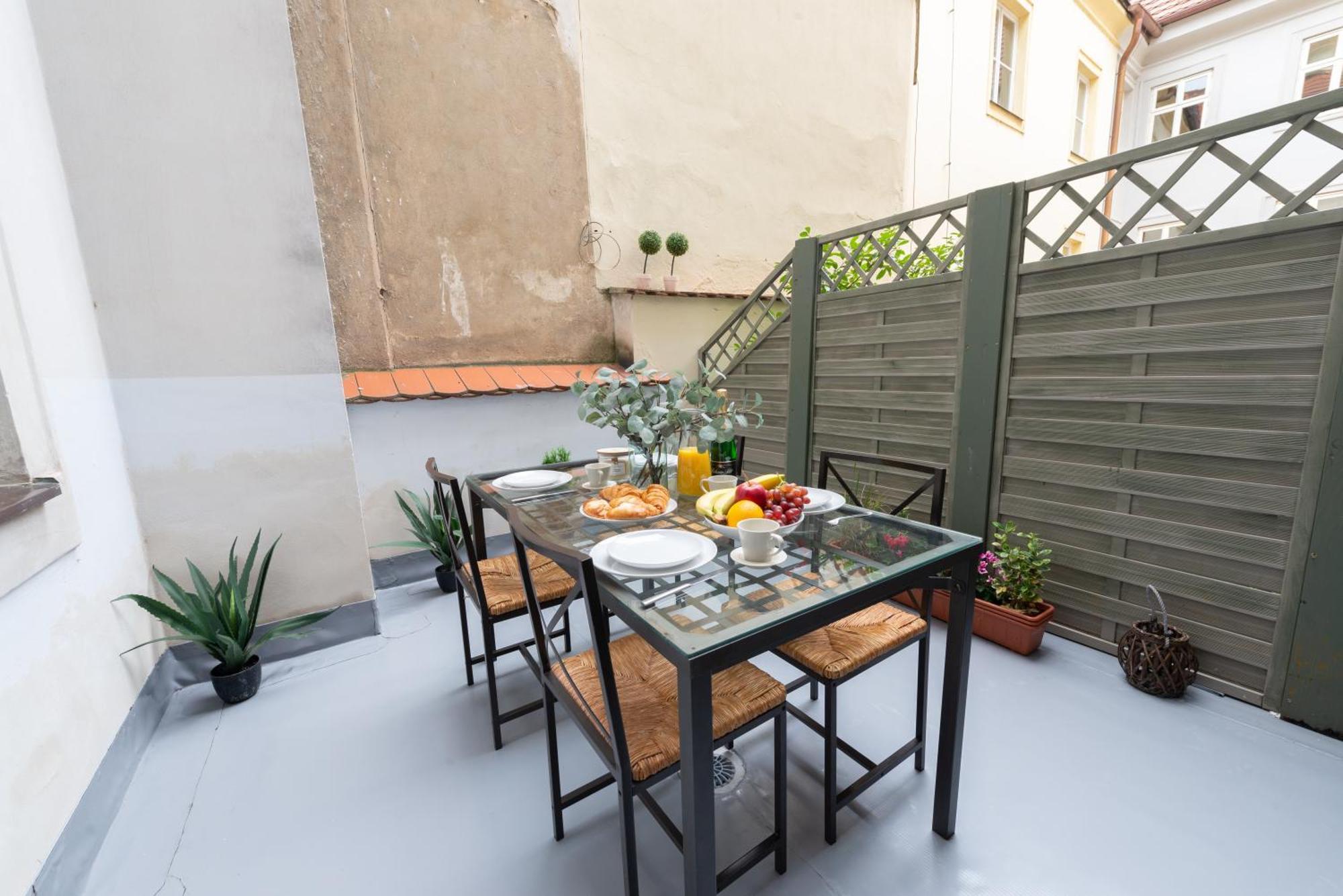 Best Price & Location - Historic Square Residency Прага Екстериор снимка